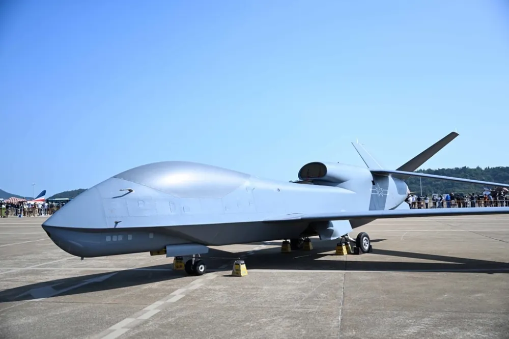解放軍機13架次擾台　運8-技偵機、無偵-7都闖海峽中線