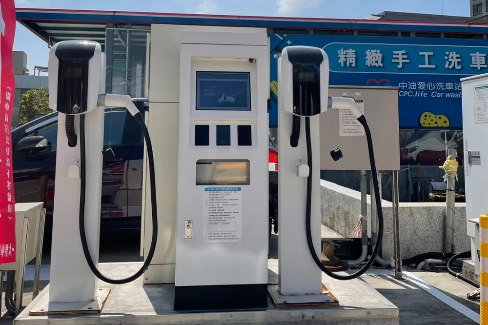 機車充電不用錢！中油100座加油站充電設備6/1啟用　連2周免費