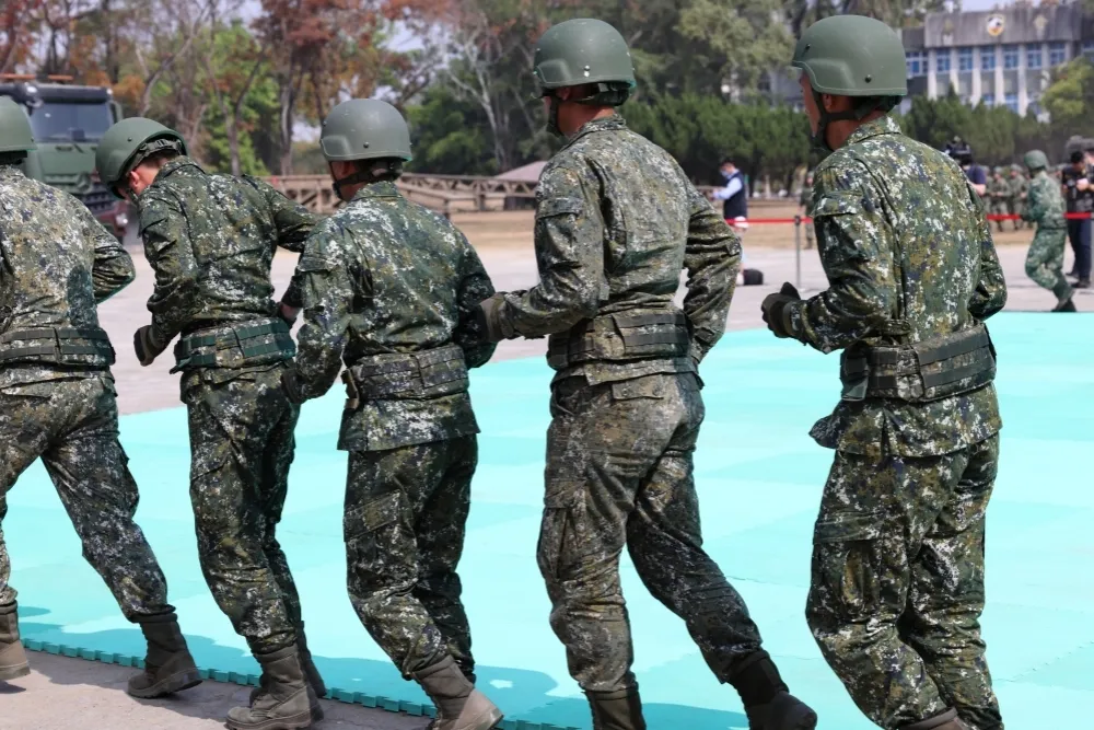 軍官體能測驗傳意外　跳繩時突暈倒送醫急救