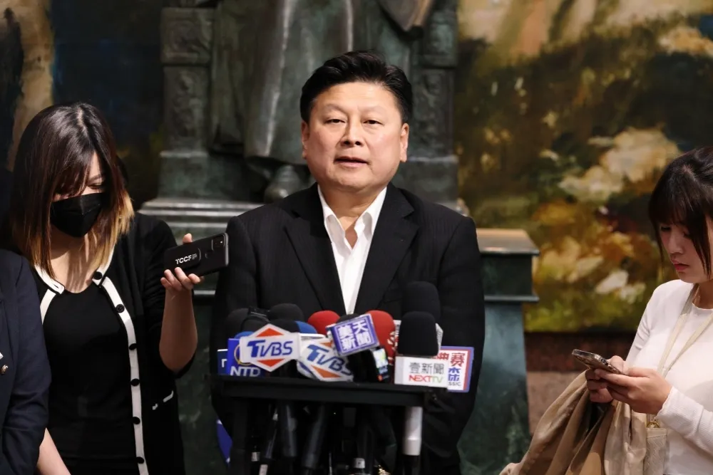 遭媒體人暗指「抱住我的頭親我」　立委傅崐萁：從未利用權力性騷擾女性或下屬