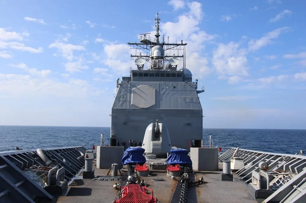美驅逐艦、加拿大護衛艦　由南向北通過台海