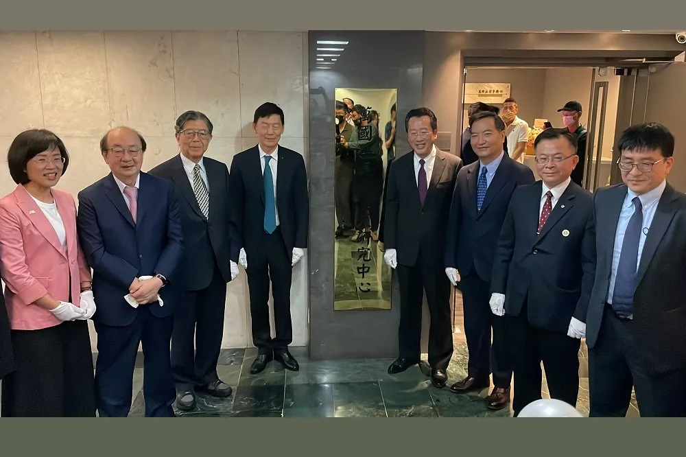 「萬國法規暨政策研究中心」正式揭牌成立，「數位法論壇」剖析當前數位法制挑戰與趨勢！