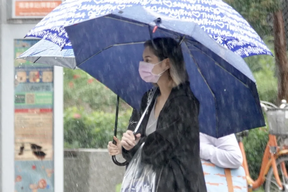 北部大雷雨！16縣市大雨特報　全台山區、台南都有雨