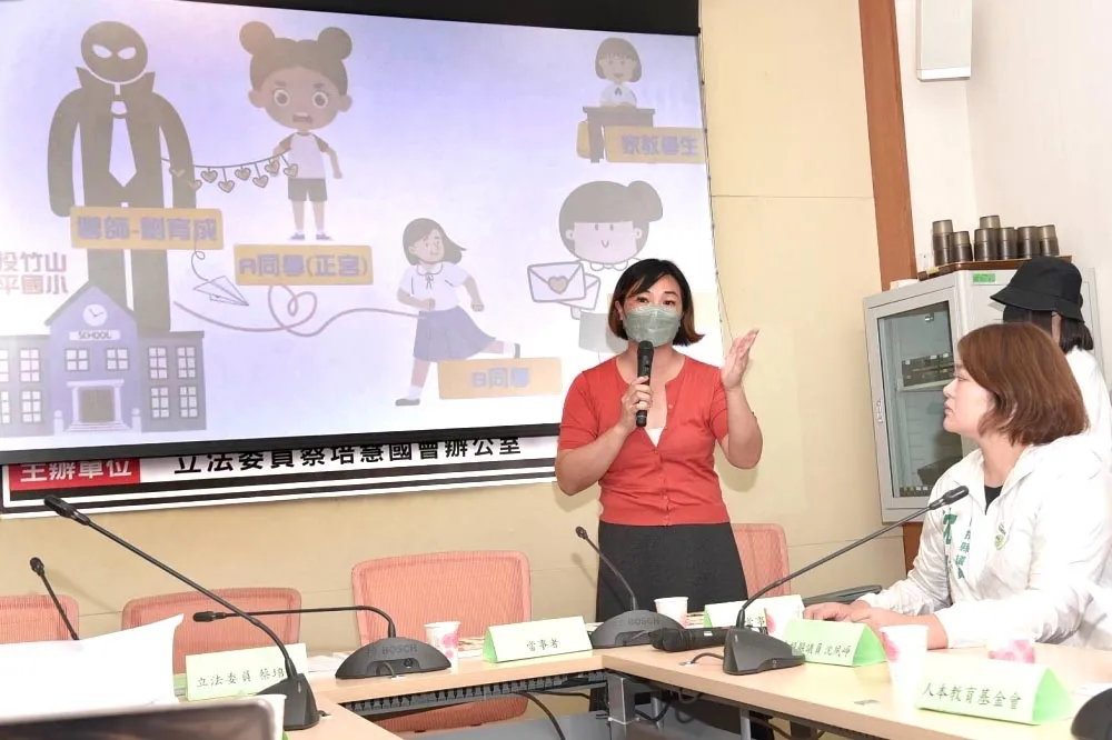 南投爆國小狼師伸狼爪30年還升校長　女學生控被抱坐腿親吻摟腰、班上開「後宮」摸完塞錢