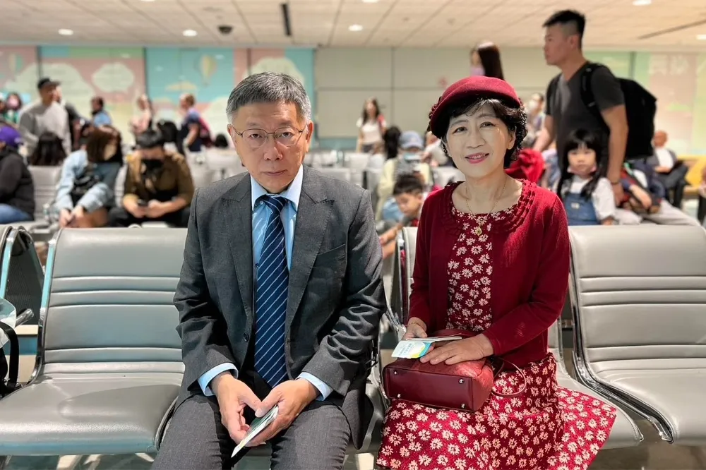 柯氏政治裡的「夫人干政」就是退步文化
