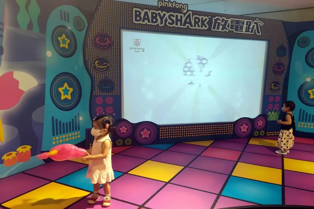 兒童神曲BABY SHARK來了！鯊魚寶寶放電趴嗨翻新光三越台中店