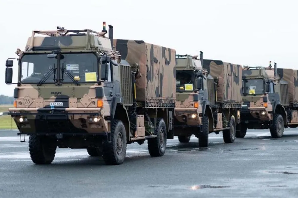 【有片】澳軍「自駕卡車車隊」公路首測成功　有利提升後勤補給效率
