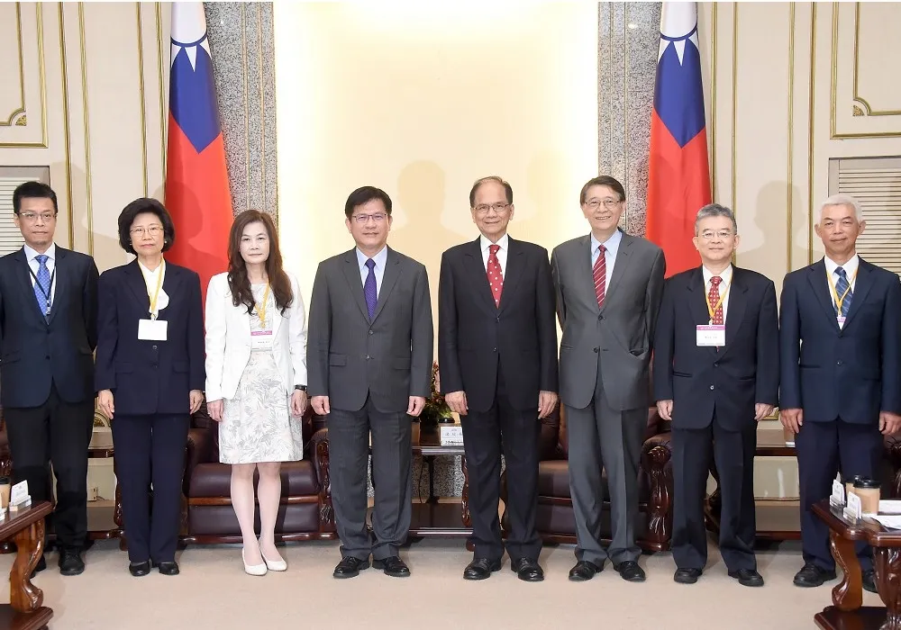 立院14日加開臨時會　4名大法官被提名人拜會游錫堃尋求支持