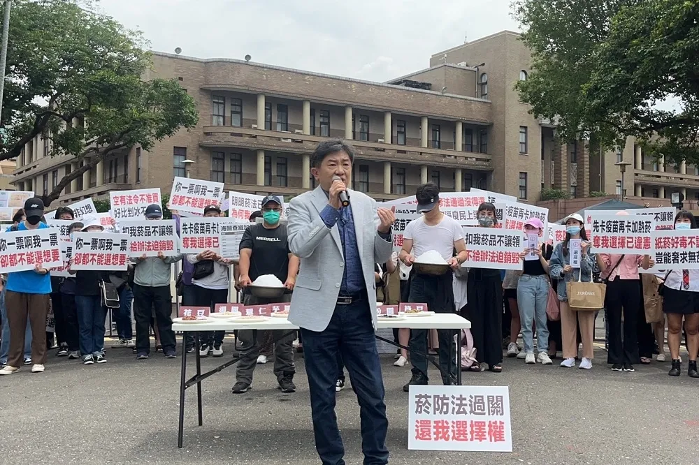 吃剉冰不准選配料！菸法上路卻逼民眾只能抽紙菸！民眾怒吼：「還我選擇權！」