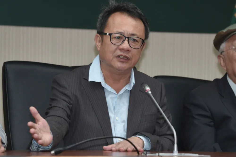 【獨家】綠台東立委參選人賴坤成遭控歧視孕婦員工　任聯輔董座時諷她 「占盡機關便宜」
