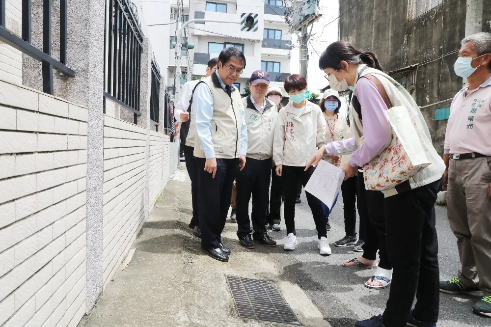 【本土群聚累積8例】莊人祥南下視察登革熱防治工作　黃偉哲：尚無向外擴散跡象
