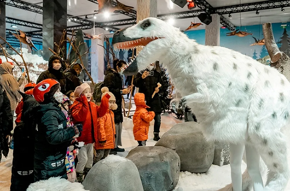 親子暑假活動推薦！「侏羅紀 ╳ 恐龍雪世界」在高雄駁二藝術特區盛大開展