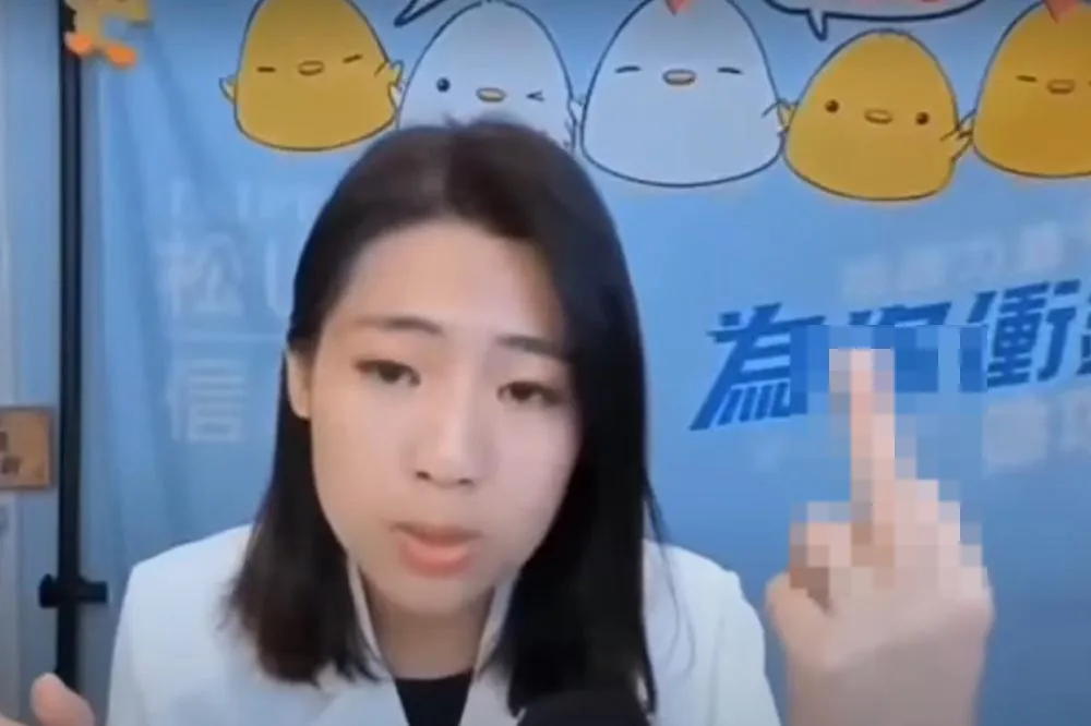 直播比中指爆粗口挨批　徐巧芯：反擊羞辱我的網友剛好而已