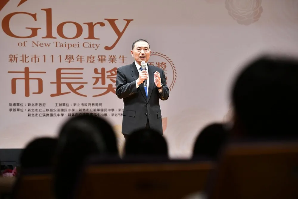 藍營小雞醞釀「棄侯保柯」  侯友宜狠酸柯文哲發言像煙火風一吹就散
