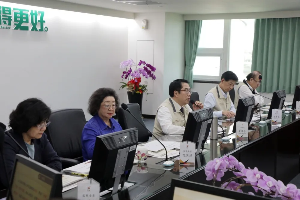 監委巡察   黃偉哲強調台南提供幼兒服藥免費篩檢，教保員也仍會幫忙餵藥