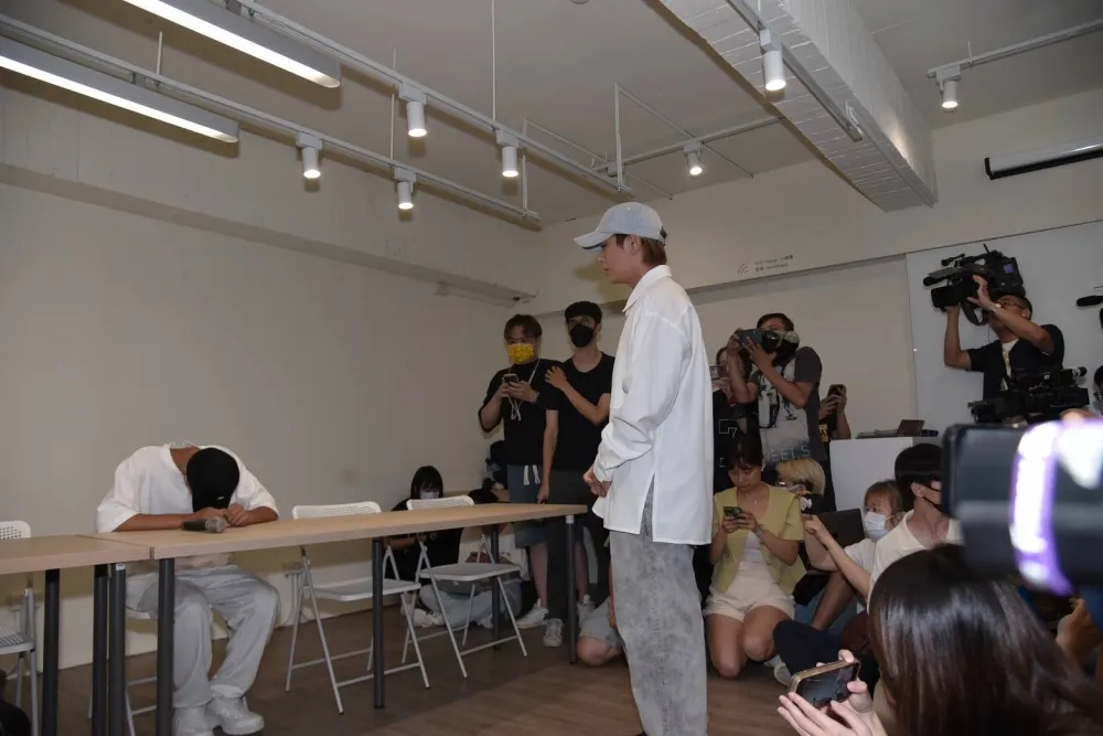 男網紅耀樂記者會控未成年遭「硬上、偷拍外流性愛影片」  炎亞綸突擊現場全網炸鍋