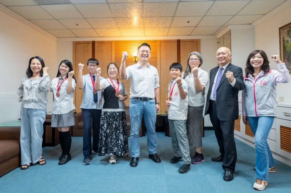桃園4學子榮獲台新青少年志工菁英獎　蘇副市長鼓勵更多青少年投入志願服務行列