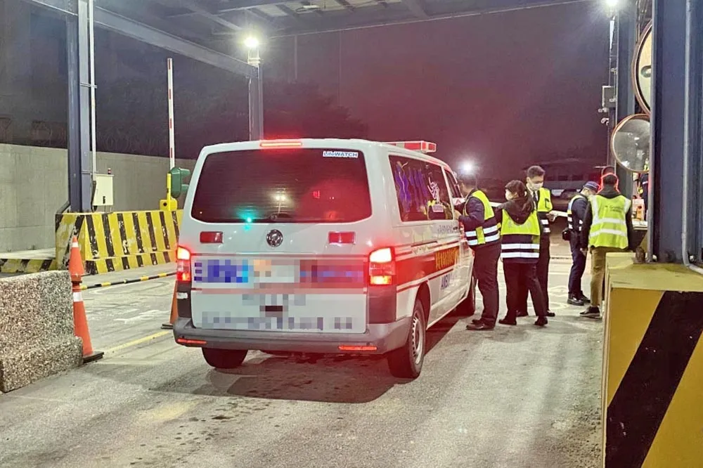 台北市東區2女墜樓　19歲女送醫不治、17歲女命危