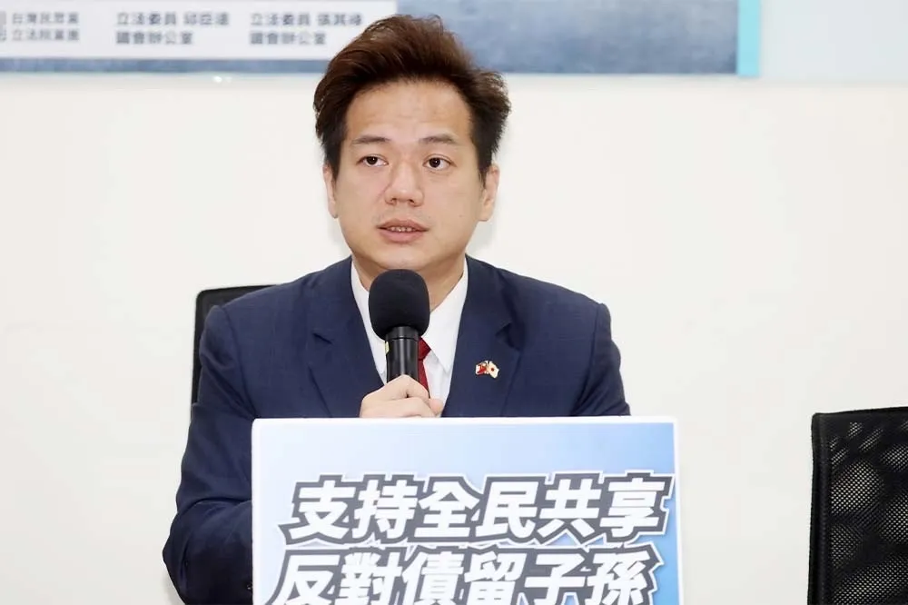 傳將參選新北中和挑戰綠營吳崢　邱臣遠：確實收到黨的徵詢