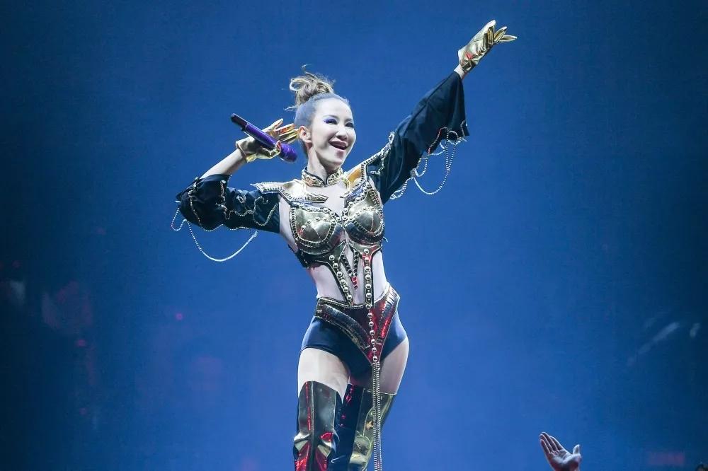 【屢傳婚變】李玟過世老公Bruce神隱　兩繼女註銷IG帳號