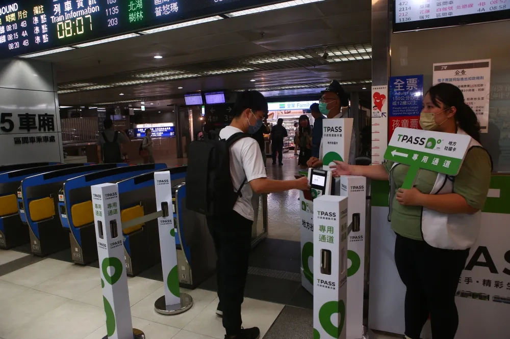 TPASS通勤月票單日搭車人次首破百萬　基北北桃加值超越原雙北1280月票