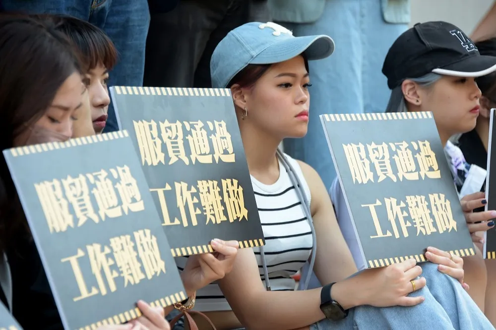 美容美髮業者立院陳情「反服貿」　民進黨：服貿通過，生活難過