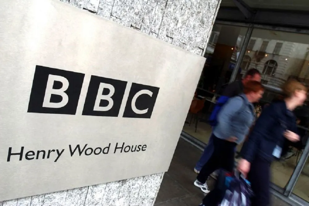 BBC也爆性醜聞！明星主持人被控支付3.5萬英鎊　要未成年人拍攝色情照片