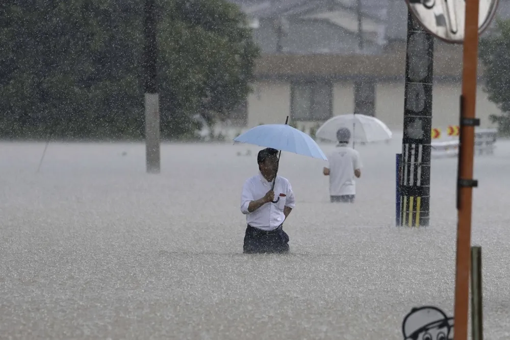 【有片】日本九州豪雨引發山崩　1死6失蹤、新幹線部分停駛