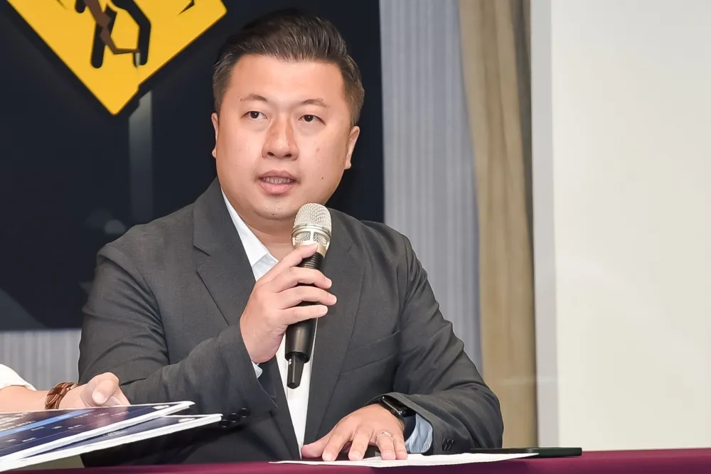 民進黨批柯侯只在意網路聲量　不顧重啟服貿衝擊青年就業