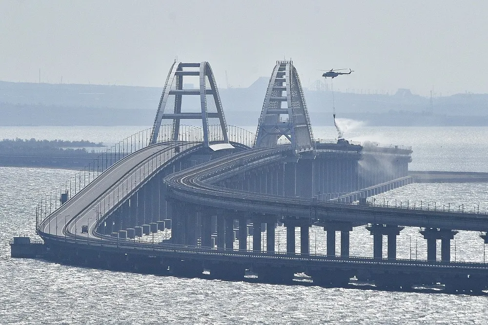 【有片】克里米亞大橋「緊急狀況」暫停通行　疑似發生2起爆炸釀3死傷