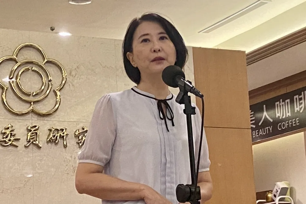 谷辣斯不倫隨扈風暴延燒！爆施壓元配　嗆「不撤告就反告」