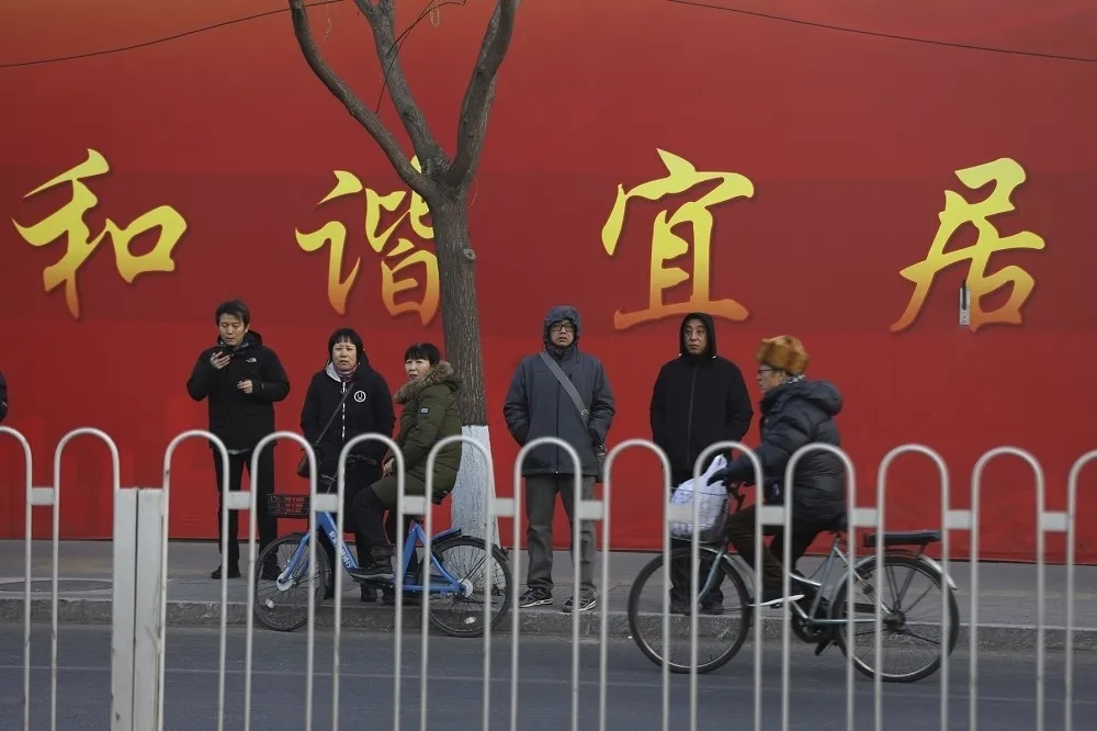 投書：一個富豪移民、窮人偷渡的國家