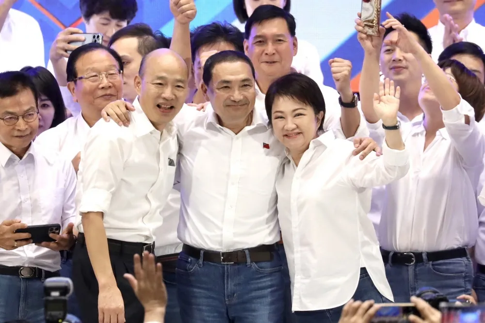 【國民黨全代會】睽違5年禿子、漢子、燕子再合體掀高潮　侯友宜點名韓國瑜「你是我的榜樣」