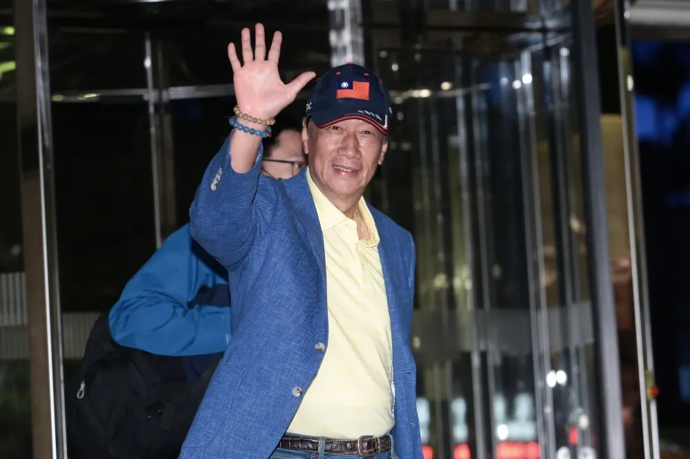 郭台銘「臨時起意」夜訪前雲林縣長張榮味　是否參選再次引發關注