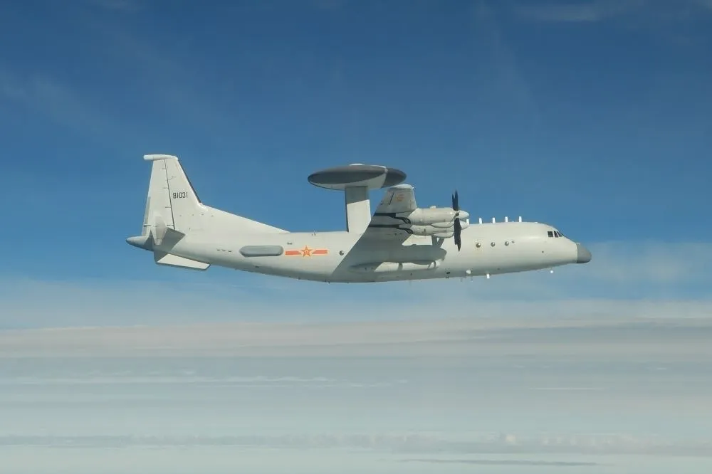 漢光演習來示威？　解放軍殲-10、空警-500機闖海峽中線