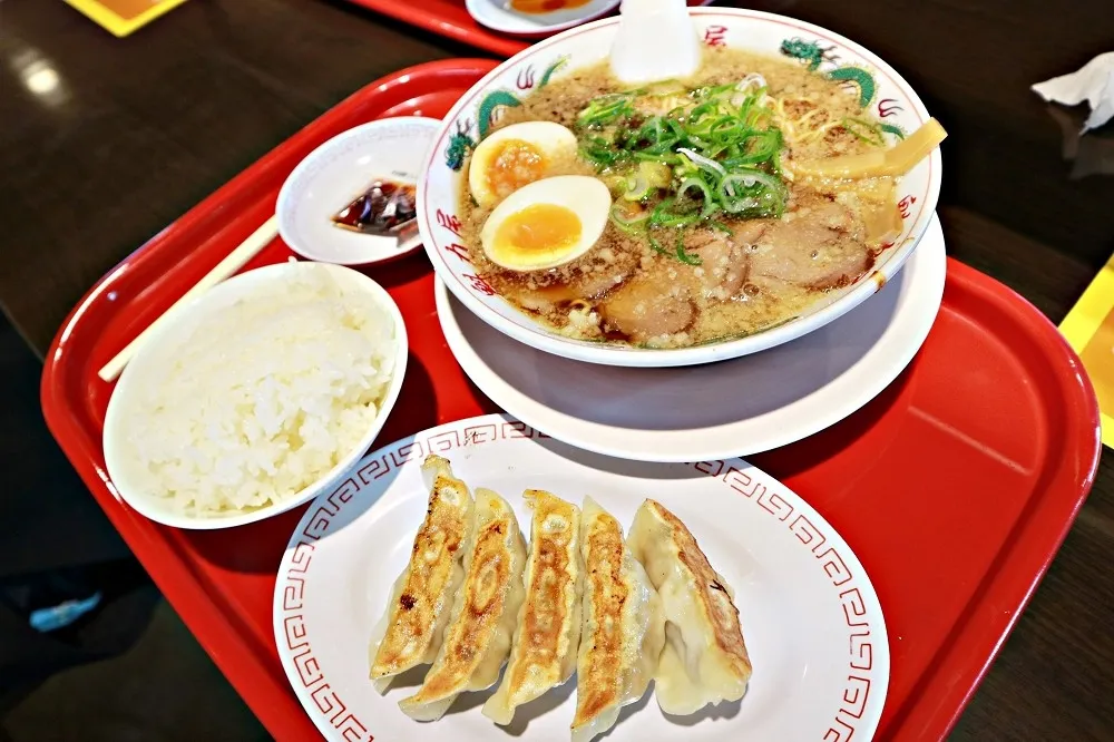 日本人為什麼那麼愛碳水化合物？煎餃配白飯、拉麵佐壽司　配法千奇百怪！