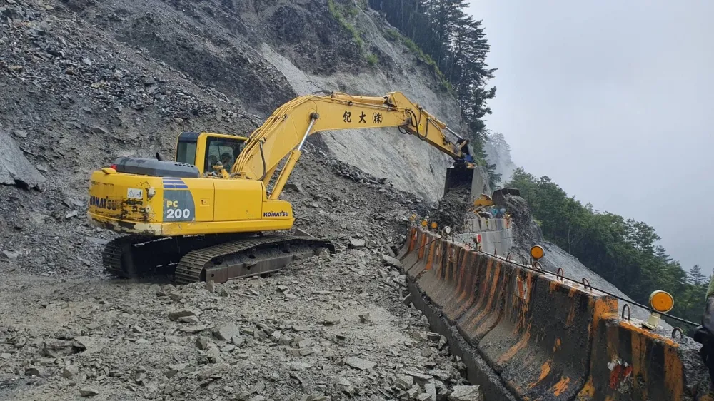 中橫公路關原段路基掏空搶修　公路總局：趕在明天恢復通行