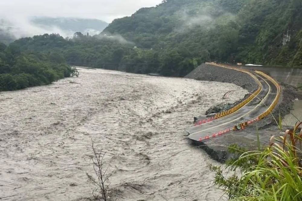 中颱「杜蘇芮」發威釀1死7傷　全台1720件路斷樹倒等災情