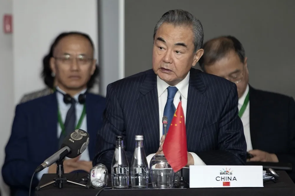 中國外交部網站更新王毅資訊　秦剛未列入歷任部長名單