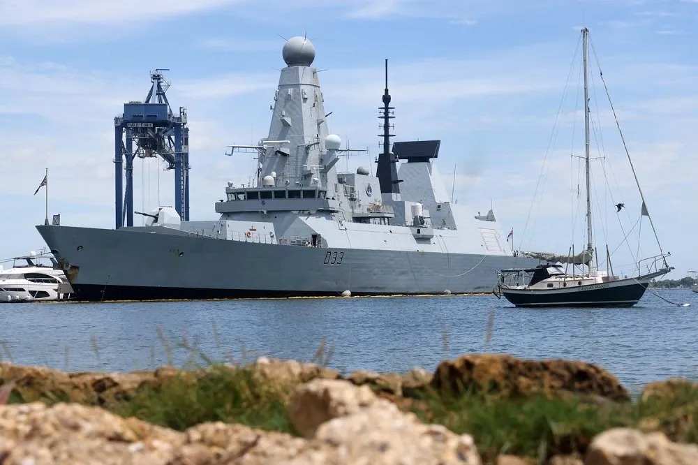 【有片】完成動力升級　英最先進驅逐艦「不屈號」投入多國演訓