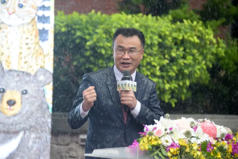 農業部揭牌陳吉仲任部長雨中致詞　今晚赴美參加APEC農業部長級會議