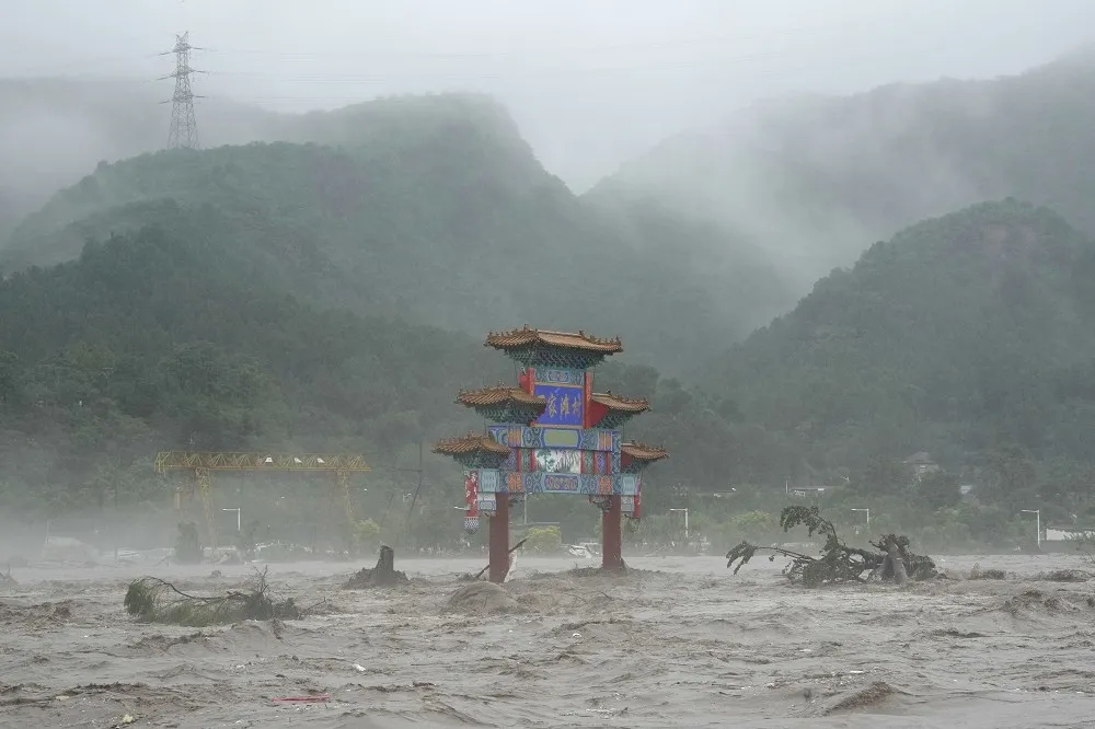 【有片】中國華北暴雨已釀20死60萬人受災　「1晚4萬北京最貴」悉曇酒店遭沖毀