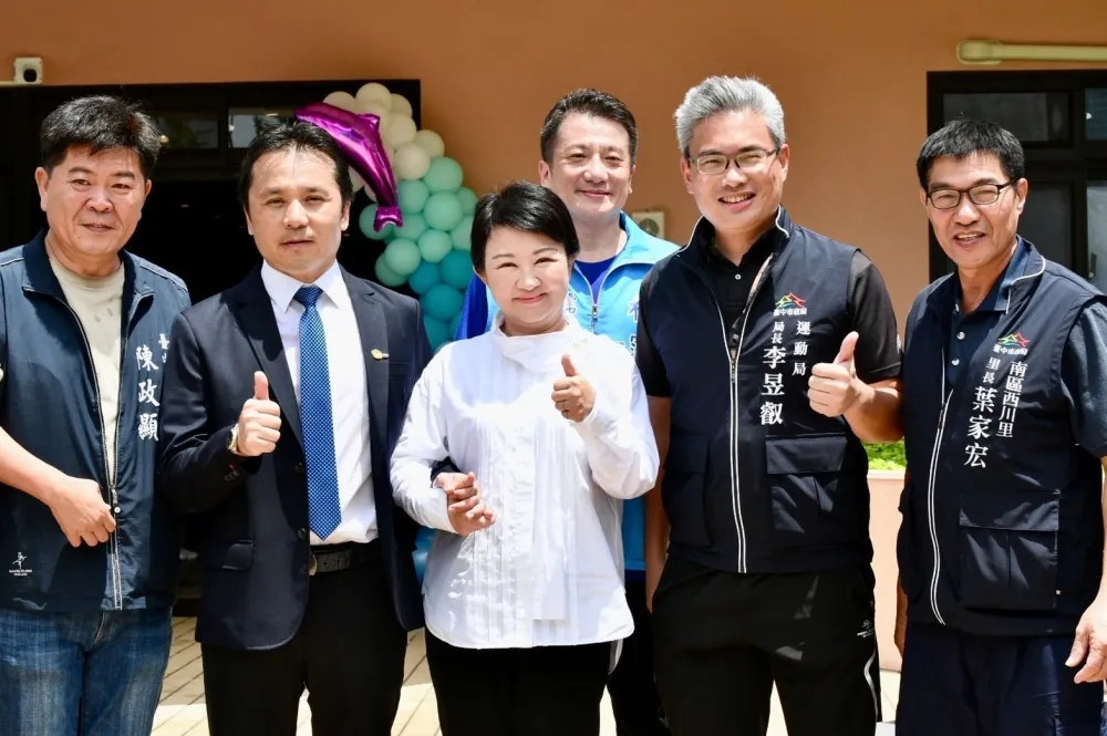 荒廢10年大變身！全國首座BOT二信泳池升級游泳館　盧秀燕：企業合作典範