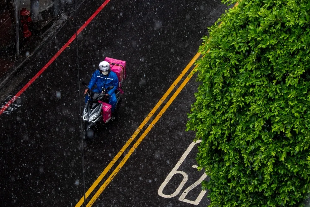 外送也放颱風假？foodpanda、Uber Eats、全聯小時達「四城市」暫停服務調整懶人包