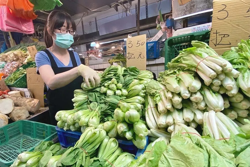 卡努來襲葉菜類菜價飆升　青蔥批發價每公斤漲到120元、青江菜破90元