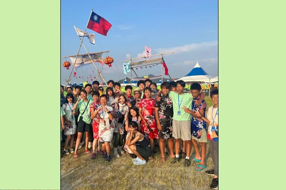我童軍展現堅毅力  宣揚國威曬成非洲人