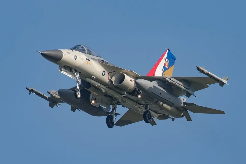 【圖輯】空軍清泉崗基地12日開放　三款主力戰機預演全空優武裝掛載亮相