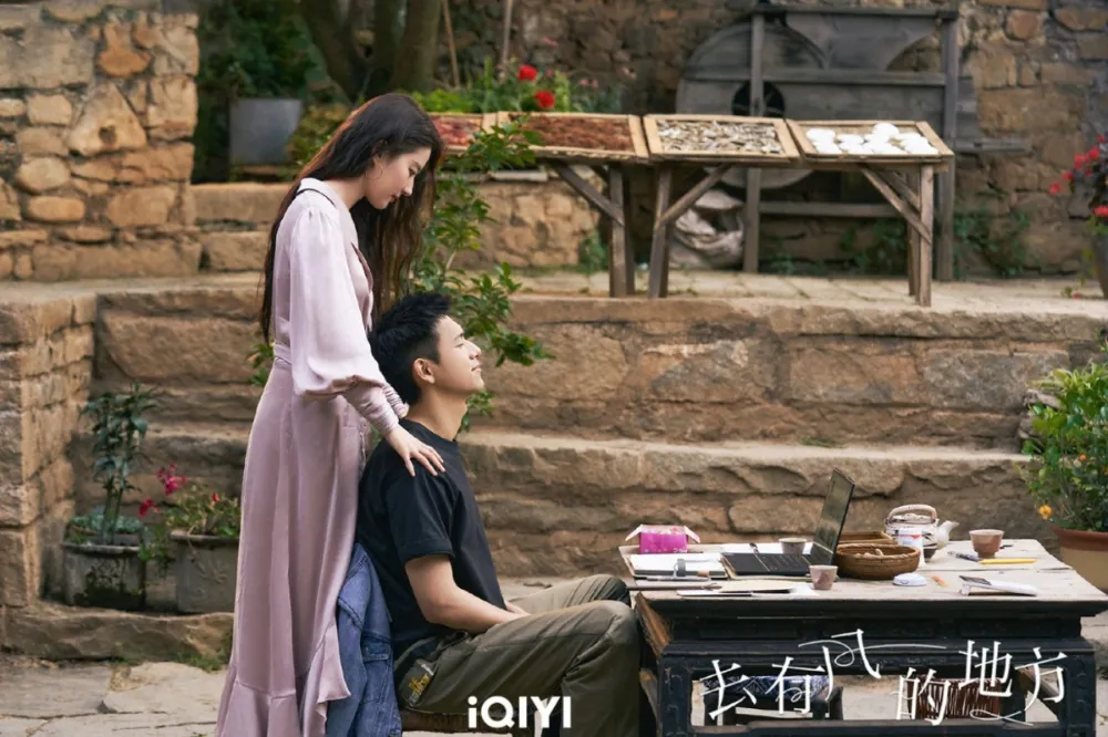 《去有風的地方》李現搭檔劉亦菲爆紅　他片酬1.8億一條褲子穿6年獲好評
