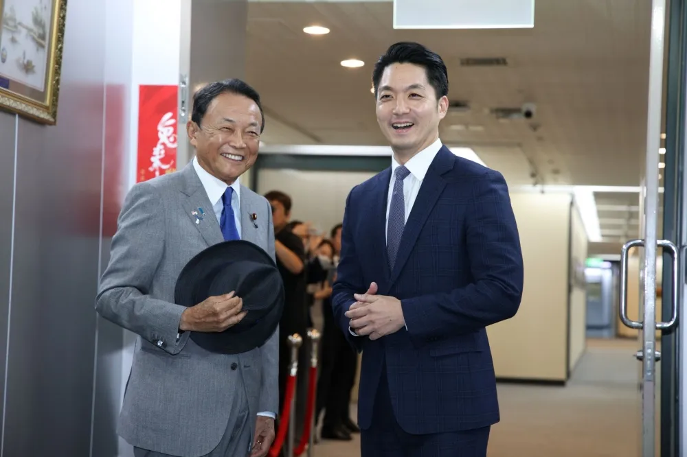 蔣萬安與前日相麻生太郎會面聊開了　從台日合作談到「鬼滅之刃」