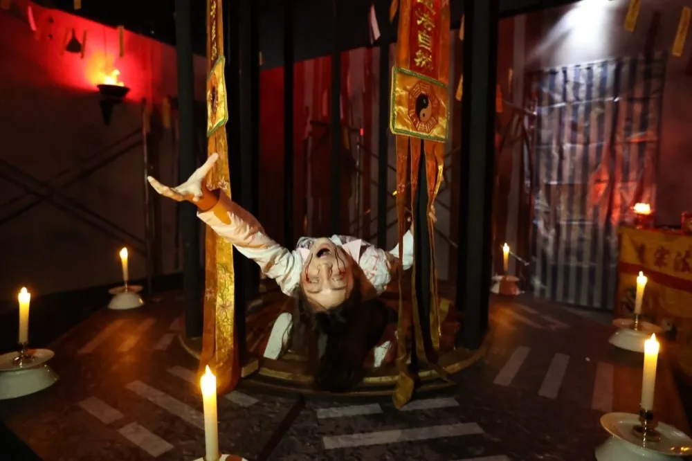 【有片】今夏最驚悚鬼屋！《粽邪 驅魔沉浸式體驗展》8/11、8/16 加開鬼門開夜間場　嚇人環節再升級